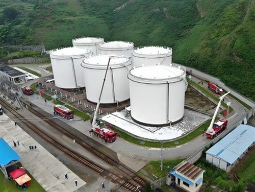 Large Industrial Storage Tanks Large Industrial Storage Tanks